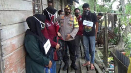 FOTO : Kapolres Tanjab Barat AKBP Guntur Saputro, SIK, MH didampingi Kasat Reskrim AKP Jan Manto Hasiholan, SH, SIK memimpin Rekontruksi Kasus KDRT, Rabu (12/08/20).