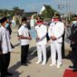 Bupati Tanjung Jabung Barat H Anwar Sadat didampingi Kalapas, Wakil Bupati dan Ketua DPRD saat menyerahkan SK Remisi kepada ketiga WBP, Rabu (17/8/22). FOTO : Humas