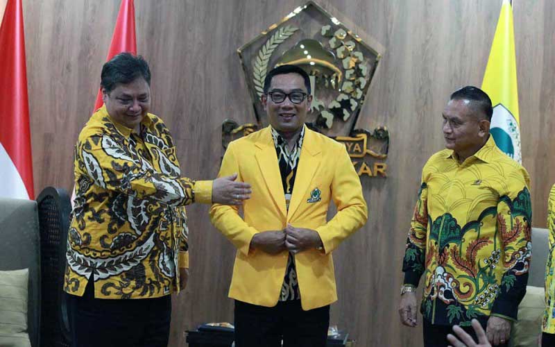 Gubernur Jawa Barat Ridwan Kamil Diumumkan Secara Resmi Sebagai Kader Partai Golkar Oleh Ketum Golkar Airlangga Hartarto di kantor DPP Partai Golkar, Jakarta Barat, Rabu (18/1/23). FOTO : Ist/Net