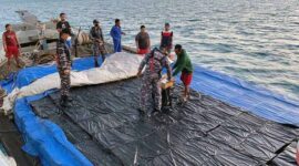 Penyelundupan ribuan kardus rokok yang diperkirakan senilai Rp 5 miliar, berhasil digagalkan oleh KRI Alamang-644 di Perairan Batam, Kepulauan Riau, Sabtu (27/03/21). FOTO : Istimewa