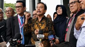 Pihak kejaksaan resmi memberikan penangguhan penahanan bagi Roy Suryo dan dr. Tifa dalam perkara polemik ijazah Joko Widodo setelah pihak keluarga bertindak sebagai penjamin, Senin (22/6/2026). (Foto: CNN Indonesia0
