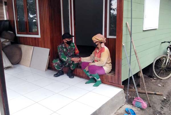 Rumah dan Harapan Baru Siti Khadijah Penerima Manfaat TMMD. FOTO : Pendim1002