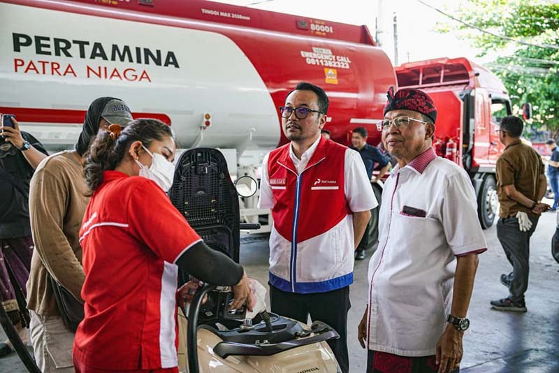 Pertamina Patra Niaga Regional Jatimbalinus berkolaborasi dengan Pemerintah Provinsi Bali dalam menerapkan kebijakan ganjil-genap serta pembatasan volume pengisian Pertalite di seluruh SPBU Bali. (FOTO : Dok : Pertamina Patra Niaga)