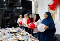 Sejumlah pengurus dan anggota Relawan Patriot Desa Jambi tampak kompak saat menggelar syukuran menyambut HUT ke-81 RI di Cafe Nine 1, Kota Jambi, Minggu (16/8). (Foto: Dok. Relawan Patriot Desa Jambi)