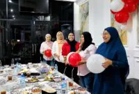 Sejumlah pengurus dan anggota Relawan Patriot Desa Jambi tampak kompak saat menggelar syukuran menyambut HUT ke-81 RI di Cafe Nine 1, Kota Jambi, Minggu (16/8). (Foto: Dok. Relawan Patriot Desa Jambi)