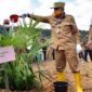 FOTO : Penanaman Perdana Peremajaan/Replanting Kelapa Sawit secara simbolis Gubernur Jambi Fachrori Umar di area rakyat seluas 212 hektar KUD Barokah Desa Karya Mukti Kecamatan Muaro Sebo Ilir Kabupaten Batanghari, bantuan Badan Pengelolaan Dana Perkebunan Kelapa Sawit (BPDPKS), Senin (20/07/20).