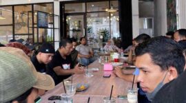 Romi Hariyanto saat Ngopi Bareng Bersama Awak Media dan Pemuda di Kabupaten Sarolangun, Kamis (17/11/22). FOTO : Tribunjambi