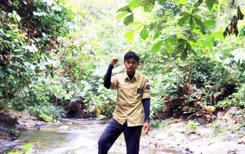 Ryono Kabid Wisata Dan Konservasi Federasi Arung Jeram Indonesia (FAJI) Tanjung Jabung Barat saat survey di Sungai Alo. FOTO : FAJI Tanjab Barat