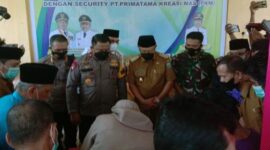 Wakapolda Jambi, Brigjen Pol Drs. Yudawan Roswinarso Saat Hadiri Syukuran Perdamaian Adat Antara SAD dengan Xecurity PT. PKM di Kecamatan Air Hitam, Sarolangun pada Senin (10/01/22).

