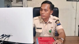 M. Alfikri Kasubbag TU Sistem Administrasi Manunggal Satu Atap (SAMSAT) Kabupaten Tanjung Jabung Barat, Provinsi Jambi, Senin (20/6/22). FOTO : Lintastungkal