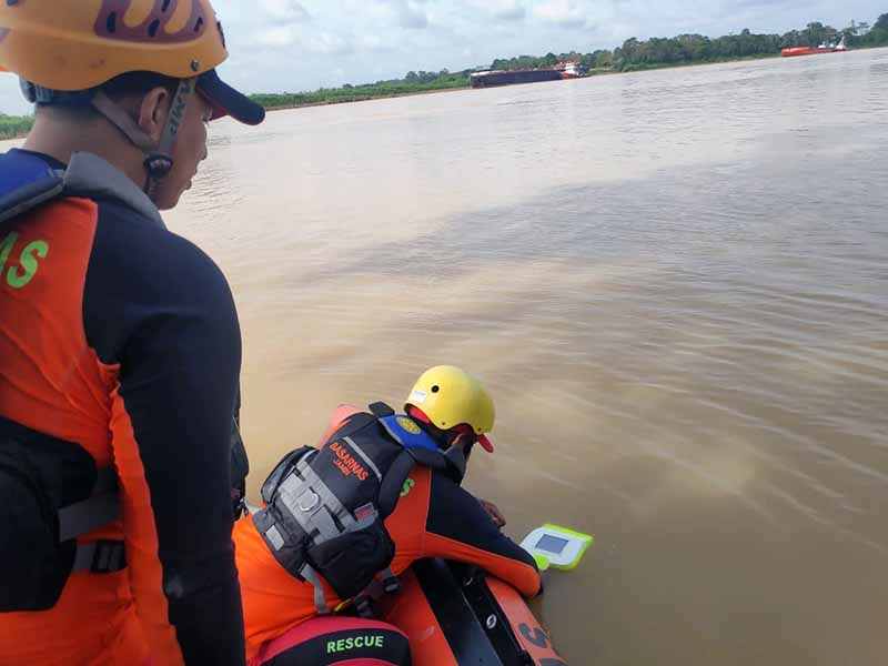 Tim SAR Lakukan Penyisiran Sungai Batanghari Sejauh 20 KM. [FOTO : Basarnas Jambi]