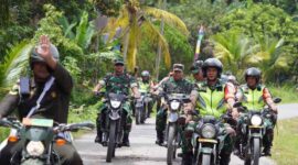 Pangdam II/Swj Mayjen TNI Hilman Hadi Saat Kunjungi Kampung Pancasila di Desa Mekarsari Kec. Pelawan Kab. Sarolangun, Sabtu (19/11/22). FOTO : PENREM  