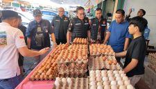 Dokumentasi Satgas Pangan Polda Jambi Cek Ketersediaan dan Kestabilan Harga Bahan Pokok di Pasar Angso Duo, Jum'at (23/2/24). [FOTO : Viryzha]
