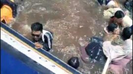 apal SB Evelyn Calisca 01 dengan rute Tembilahan-Tanjung Pinang tenggelam di perairan Desa Air Tawar, Kecamatan Kateman, Kabupaten Indragiri Hilir, Provinsi Riau, pada 27 April 2023. (FOTO : Tangkapan Layar)