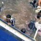 apal SB Evelyn Calisca 01 dengan rute Tembilahan-Tanjung Pinang tenggelam di perairan Desa Air Tawar, Kecamatan Kateman, Kabupaten Indragiri Hilir, Provinsi Riau, pada 27 April 2023. (FOTO : Tangkapan Layar)