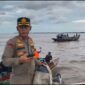 Kapolres Inhil AKBP Norhayat Turun Memimpin Evakuasi dan Pencarian Korban  Speedboat (SB) Evelyn Calisca 01 yang masih hilang ketika terjadi kecelakaan. FOTO : TL