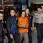 KPK resmi menahan mantan Sekjen MPR RI Ma'ruf Cahyono (tengah) atas dugaan kasus gratifikasi proyek pengadaan barang dan jasa senilai Rp30 miliar pada Kamis (9/7/2026). (FOTO : Dok. Istimewa/CNN)