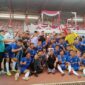 Sekda Muaro Jambi Budhi Hartono Foto Bersama Tim Gubernur Cup Usai Laga melawan PS Tebo, Rabu (12/1/22). FOTO : NOVAL.