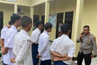 Para PElajar SMPN Kota Jambi saat Diberikan Arahan dan Pembinaan oleh Polsek Kota Baaru. FOTO : Ist