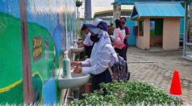Pelaksanaan Protokol Kesehatan di SMP Negeri 2 Kuala Tungkal saat Pelaksanaan PTM, Senin (06/9/21). FOTO : HB