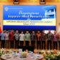 Kepala BPK Perwakilan Provinsi Jambi, Muhamad Toha Arafat (tengah), berfoto bersama para kepala daerah dan perwakilan pemerintah kabupaten/kota se-Provinsi Jambi usai acara Penyampaian Laporan Hasil Pemeriksaan (LHP) atas LKPD Tahun 2025 di Kantor BPK Perwakilan Provinsi Jambi, Selasa (2/6/2026). Meskipun seluruh pemda meraih opini Wajar Tanpa Pengecualian (WTP), BPK memberikan sejumlah catatan kritis terkait efektivitas pengendalian intern dan kepatuhan anggaran. (Foto: Istimewa)