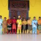 Beberapa Pengurus dan Anggota Sanggar Tuah Sekate Kabupaten Tanjung Jabung Barat menggunakan pakaian Khas dan Senjata Tradisional Melayu. FOTO : Dok Sanggar Tuah Sekate