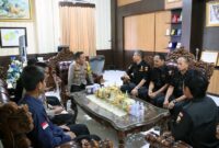 Pengurus Harian Senkom Kabupaten Bersilaturahim dengan Kapolres Tanjab Barat. FOTO : W. Tobing