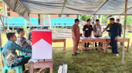 Salah Satu TPS di Wilayah Kecamatan Senyerang Ditinjau Camat Senyerang Suwarno, Senin (29/8/22). FOTO : Ist