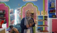 Salah satu pelaku Usaha Mikro, Kecil, dan Menengah (UMKM) binaan PT Pertamina (Persero) memamerkan produk kerajinan tangan bermutu tinggi dalam sebuah pameran di Jakarta, Jumat (31/7/2026). (Foto: Dok. Pertamina)