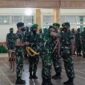 Prosesi Sertijab Dandim 0420/Sarko dari Letkol Inf Tomi Radya Diansyah Lubis, SAP, M.Han kepada Letkol Inf Amaraldo Cornelius kepada di Balai Prajurit Makorem 042/Gapu Jambi, Kamis (24/3/22). FOTO : Noval