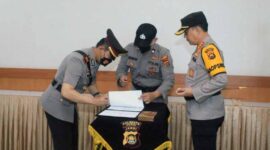 Kapolresta Jambi Kombes Pol Eko Wahyudi Saat Pimpin Sertijab Kapolsek Telanaipura dan Kapolsek Jambi Timur, Rabu (9/11/22). FOTO : Humas