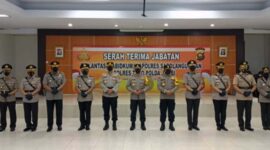 Kapolda Jambi Irjen Pol A Rachmad Wibowo, SIK Memimpin Sertijab Dirlantas Polda Jambi, Kabidkum Polda Jambi, Kapolres Tebo dan Kapolres Sarolangun di Lantai IV Polda Jambi Rabu (5/01/22). FOTO : Humas Polda.