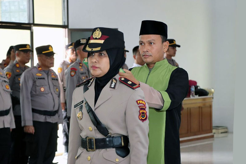 Kompol Roslinda Saat Dilantik menjadi Wakapolres Bungo oleh Kapolres Bungo AKBP Wahyu Bram, SH, SIK, MIK di Lantai 3 Aula Wirathama Bhayangkara Polres Bungo, Selasa (4/7/23). FOTO : Hms