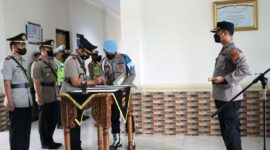 Kapolres Tanjab Barat AKBP Muharman Arta, SIK Saat Pimpin Sertijab dan Mengambil Kasat Samapta dan Kapolsek di Aula Mapolres Tanjab Barat, Kamis (3/11/22). FOTO : Humas RES TJB
