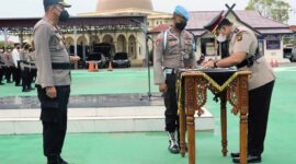 Kapolres AKBP Muharman Arta, SIK Saat Pimpin Upacara Pelantikan dan Sertijab Wakapolres dan beberapa perwira di Lapangan Apel Mapolres, Senin Pagi (11/9/22). FOTO : Humas