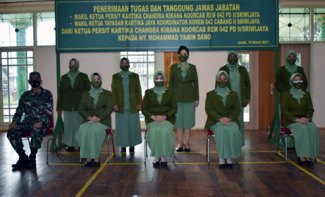 FOTO : Penyerahan Tugas dan Tanggung Jawab Wakil Ketua Persit KCK Koorcab Rem 042 PD II/ Sriwijaya, Selasa (16/03/21)