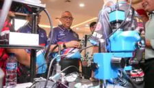 Wamenaker Afriansyah Noor menekankan pentingnya peningkatan kompetensi dan standardisasi keahlian bagi para teknisi ponsel nasional guna menjawab kebutuhan industri yang semakin spesifik dan terukur di Jakarta, Sabtu (26/9/2026). (Foto: Dok. Kementerian Ketenagakerjaan)