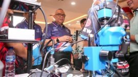 Wamenaker Afriansyah Noor menekankan pentingnya peningkatan kompetensi dan standardisasi keahlian bagi para teknisi ponsel nasional guna menjawab kebutuhan industri yang semakin spesifik dan terukur di Jakarta, Sabtu (26/9/2026). (Foto: Dok. Kementerian Ketenagakerjaan)
