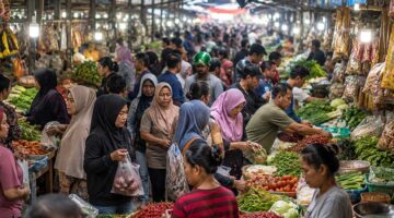 REKAYASA HARGA ATAU REALITAS PASAR? Aktivitas padat warga saat berbelanja komoditas pangan pokok di salah satu pasar tradisional. Sidak pasar yang rutin digelar Pemda kerap dikritik hanya menyasar pedagang kecil di hilir, tanpa mampu menyentuh rantai pasok utama di tingkat distributor besar yang menjadi motor penggerak fluktuasi harga riil. (FOTO : Dok. Istimewa/LTAI)