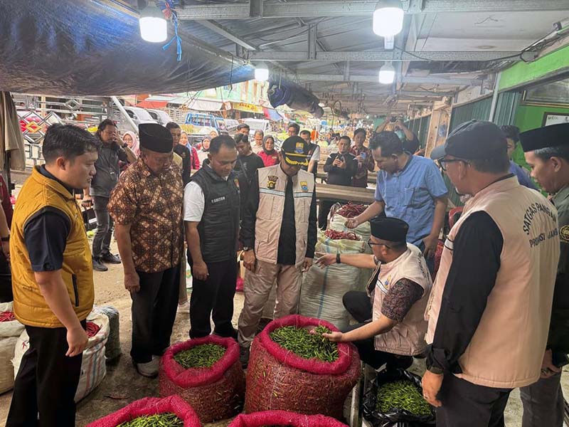 Sambut Ramadhan, Satgas Pangan Provinsi Jambi Sidak Harga Bahan Pokok di Pasar Tradisional Angso Duo. FOTO : DHEA