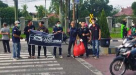 Sigra Club Indonesia Chapter Jambi Berbagi Takjil dan Buka Bersama Sesama Member dan Komonitas Lain. FOTO : ISt