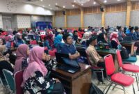 Ratusan Tenaga Honorer se Tanjung Jabung Barat mengikuti simulasi Computer Assisted Test ASN dan PPPK di Balai Pertemuan Kantor Bupati, Minggu (16/10/22). FOTO : Dok FHT