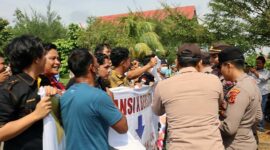 Ratusan Personel Polres Tanjab Timur yang Dilibatkan Latihan Simulasi Sispam Kota. [FOTO : Humas RTT]