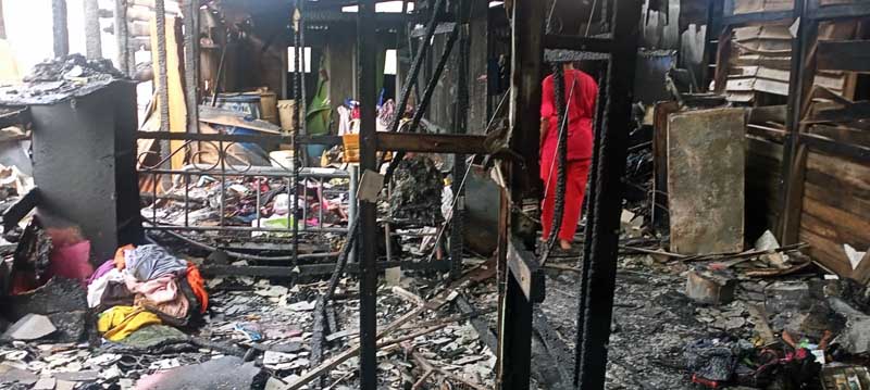 Kondisi bagian dalam Rumah Abdul Karim salah satu Korban kebakaran di Jalan Hidayah RT 19 Kelurahan Tungkal Harapan. FOTO : Bas/LT