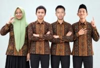 FOTO : (Kiri-kanan) Nisrina Hasna Khaira, Faridh Alqadri Jambi, Arif Hidayat, dan Damar Kharismiaji, empat murid MAN IC Jambi peraih Juara 1 OMI 2026 yang akan mewakili Provinsi Jambi di tingkat nasional. (Foto : Dok. MAN IC Jambi)