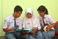 Ilustrasi Pelajar SMA Tengah Membeca Buku. FOTO : Ist/Kompas.com