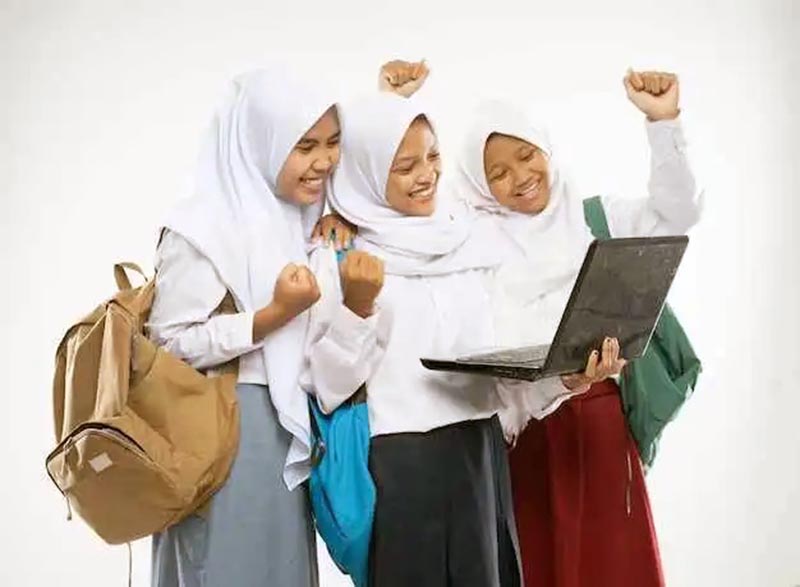 Pelajar SD, SMP dan SMA dari sebelah Kanan. FOTO : Ist/Net