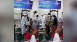 PetroChina Salurkan 150 Paket Sembako Saat Safari Ramadan di Desa Mandala Jaya, Betara, Sabtu (16/04/22).