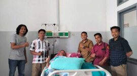 Pengurus SMSI Muaro Jambi Jenguk Dewan Penasehat yang Tengah Dirawat di RSUD Ahmad Ripin Sengeti. FOTO : Dhea