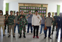 FOTO : Kasrem 042 Gapu, Kolonel Kav Rayen Obersyl saat mewakili Danrem Brigjen TNI M. Zulkifli menerima silaturrahmi dan audiensi pengurus Serikat Media Siber Indonesia (SMSI) Provinsi Jambi di Makorem 042 Gapu, Rabu, (22/07/20).